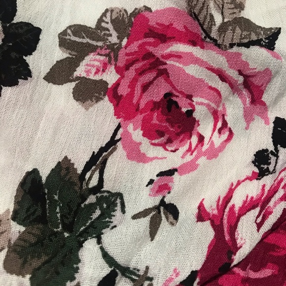 Off shoulder blouse 🌸 - Picture 7 of 10